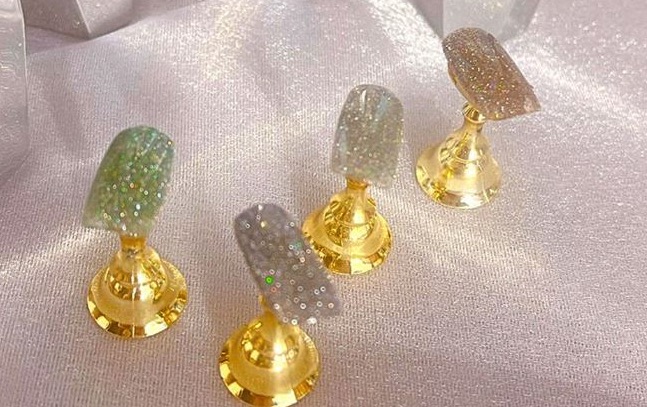 ネイル &アイサロン エコル 生駒店｜生駒市 ネイル